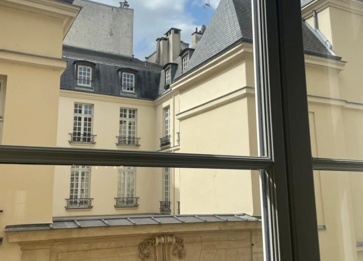 Golden Braque: Luxury Meet History Apartment Paris